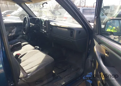 2001 Chevrolet Silverado 1500 z USA, uszkodzony, nr VIN 1GCEC14W71Z292888